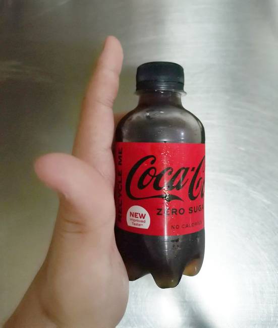 Ezt a miniatűr üveges Coca-Colát csak a Fülöp-szigeteken árusítják.