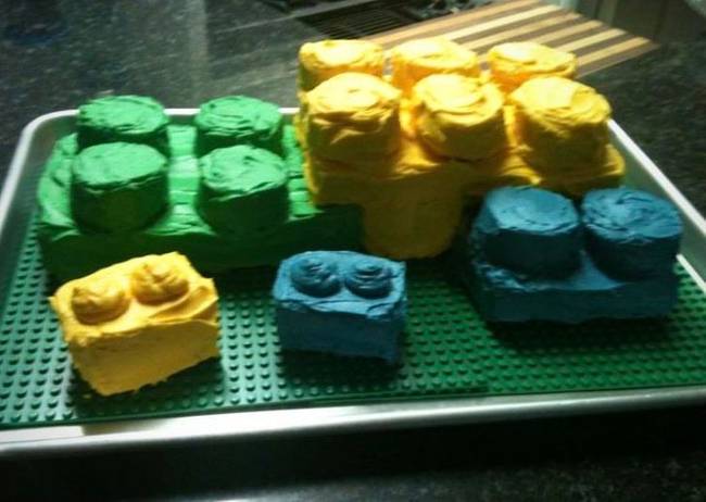 „Úgy döntöttem, hogy készítek egy Lego-tortát. Van még hova javulni, de legalább felismerhető, nem?"