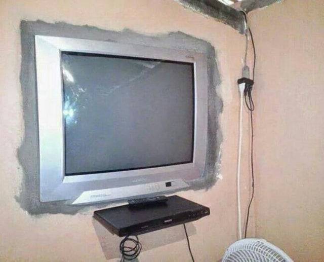Falra szerelve. Örökre.