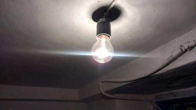 Miért dobtam ki az összes LED-lámpát a házamból, és szereltem be helyettük normál izzólámpákat?