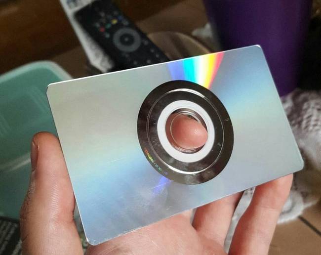 „Téglalap alakú CD. (működik)"