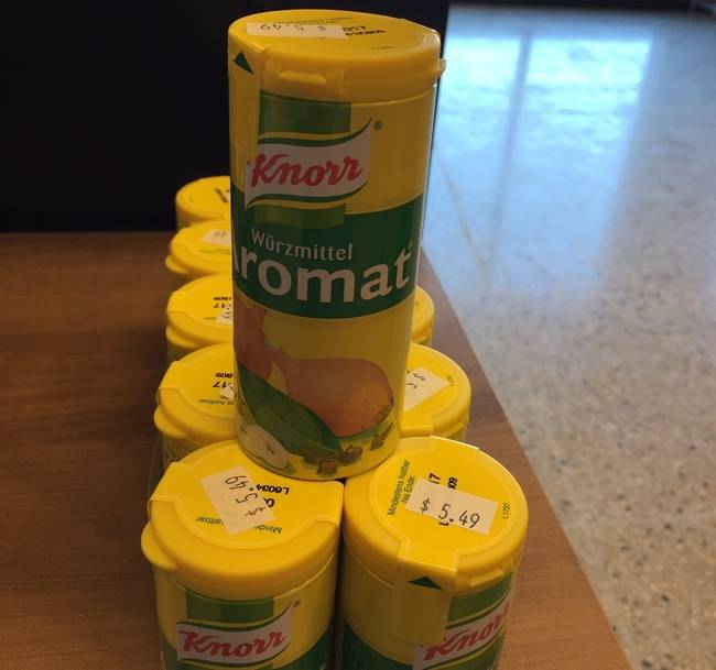 A svájciak annyira szeretik a Knorr Aromat fűszert, hogy minden konyhában és étteremben alap fűszernek számít.