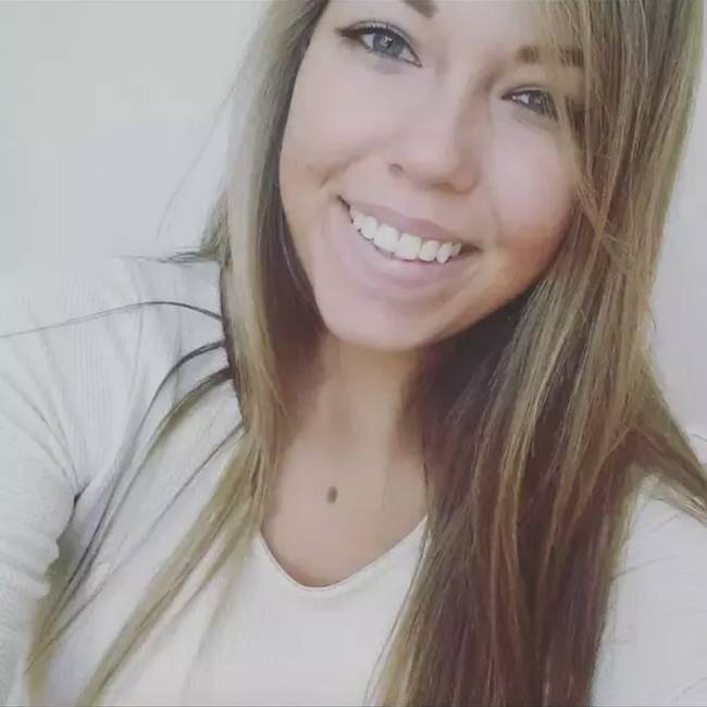 „A buliban egy srác odajött hozzám és megkérdezte hány éves vagyok. Mondtam neki, hogy tippelje meg. Azt mondta, 26. Nagyon nevettem. 16 éves voltam.”