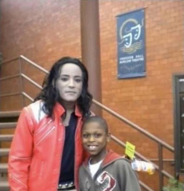 „Mindig azt mondtam az embereknek, hogy találkoztam Michael Jacksonnal. Most megtaláltam a fotót. Basszus, ki volt ez srác???"