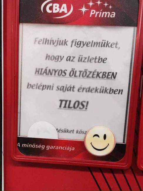 Az ember csak pogácsát szeretne magának vásárolni reggeleire pucéron, szaros seggel, erre áhhh… Itt már tényleg semmit sem szabad.