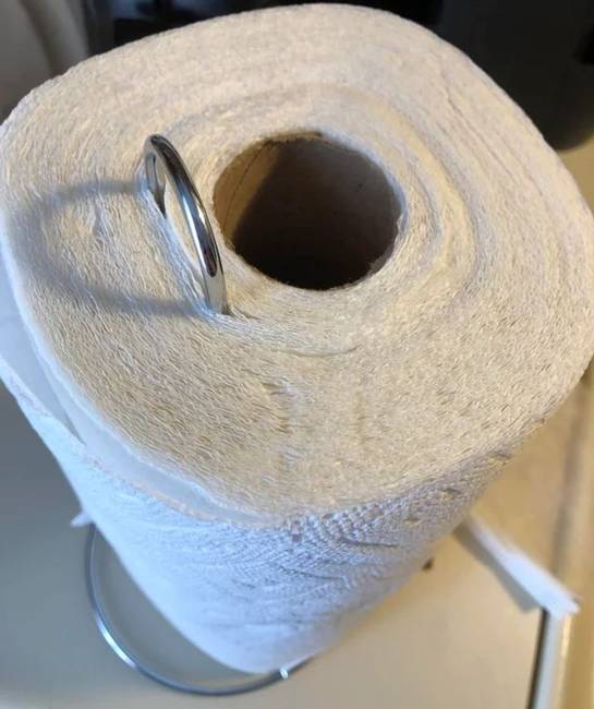 „Megkértem a 4 éves lányomat, hogy cserélje ki a papírtörlőkendőt. Technikailag nem lehet panaszom."
