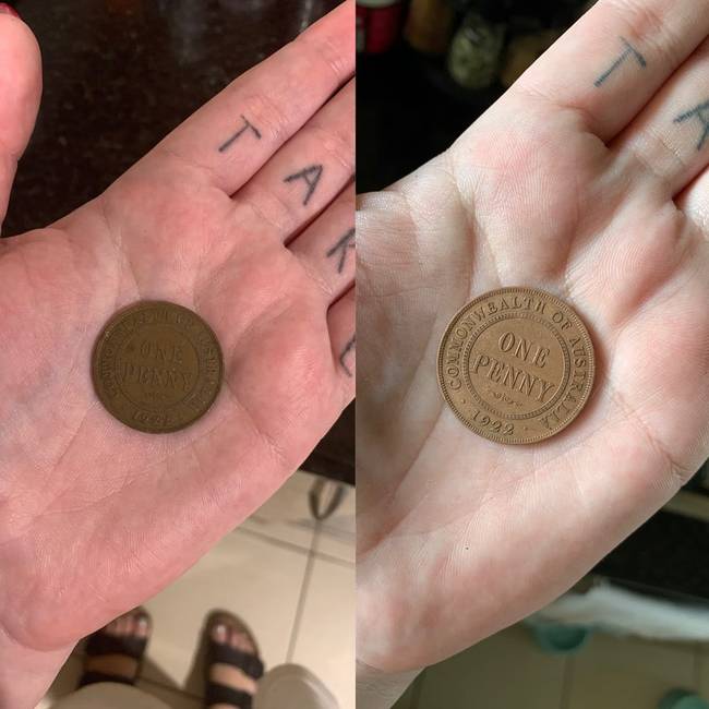 Ez történt az udvaron talált pénzérmével, miután 8 órán át egy pohár kólában hagyták.