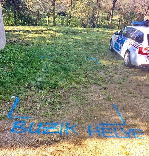 Zsédenyben a rendőrök mindig egy buszmegálló mögé bújva mérték az autósokat, valaki pedig úgy döntött, hogy kicselezi a törvényt.