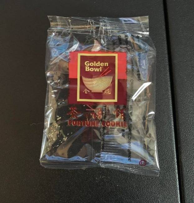 „A szerencsesütim süti nélkül érkezett."