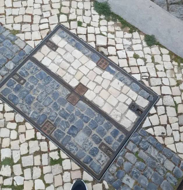 Csatornafedő fail
