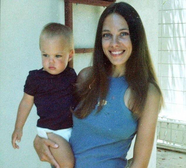 Angelina Jolie és az édesanyja.