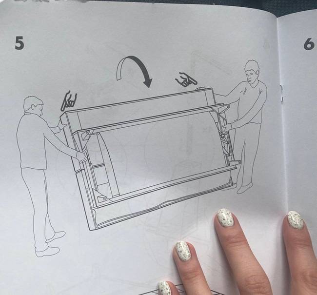 „Kedves IKEA! Alkatrészhiányt szeretnék bejelenteni, a 2 férfi a képről nem volt a csomagban."