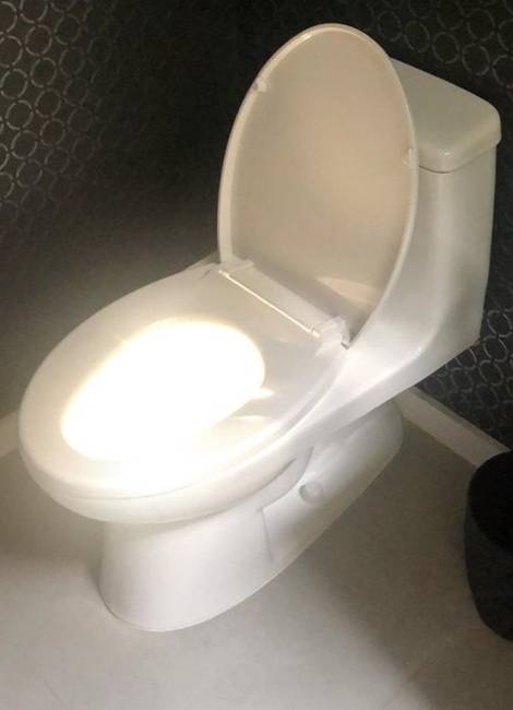 „A WC-mben van egy kis ablak, ami minden napsütéses napon megvilágítja a vécémet, és létrehozza ezt a különleges hatást."