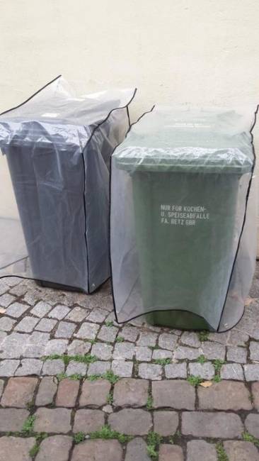 Takarófólia szemetesekre, hogy ne koszolódhassanak össze. Gondoltad volna, hogy létezik ilyen?!