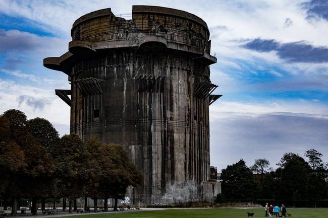 A Luftwaffe légvédelmi tornya - Augarten park, Bécs, Ausztria.