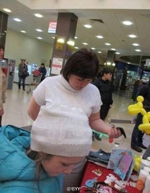 Bebújt volna a blúza alá?