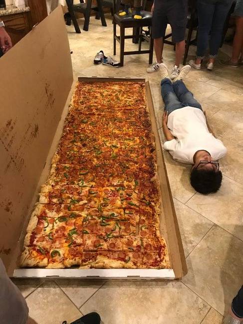 Az USA-ban rendelhető legnagyobb pizza.
