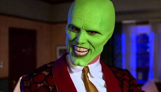 A Maszk című filmben Jim Carrey-nek eredetileg nem lettek volna ilyen nagy fogai, de a színész megtanult beszélni ezzel a kellék fogsorral a szájában, ezáltal még furcsábbá téve a karakterét.