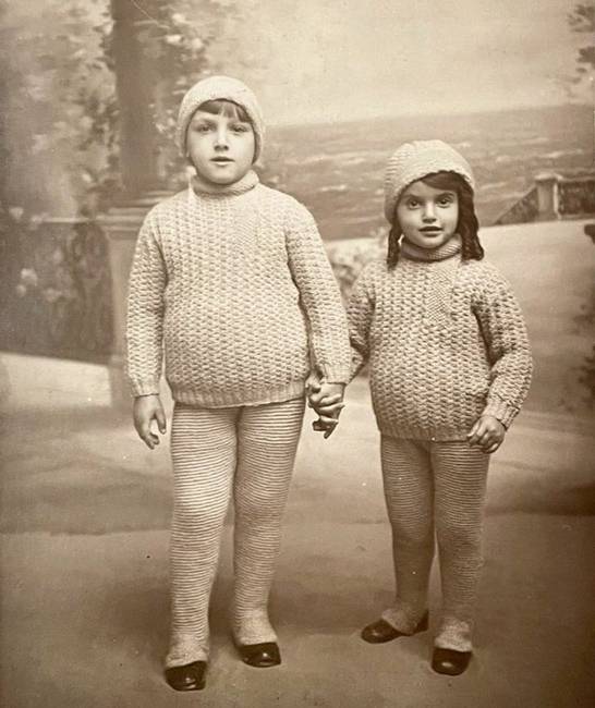 „Anyám 3 éves volt ezen a képen, a bátyja 6. Belgiumban készült a fotó 1936-ban."