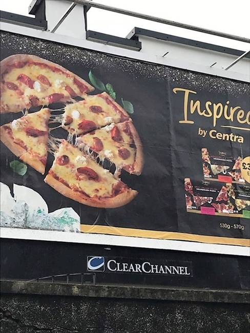 Miféle szörnyeteg vág fel így egy pizzát?