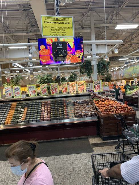 „A helyi szupermarketben van egy testhőmérséklet mérő kamera, aminek köszönhetően a vásárlók láthatják egymás hőmérsékletét."