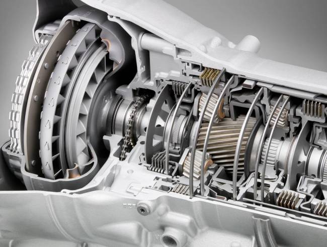 BMW ZF 8 fokozatú automata sebességváltó.