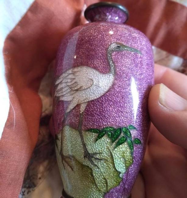 Meidzsi-korabeli miniatűr bronz váza.