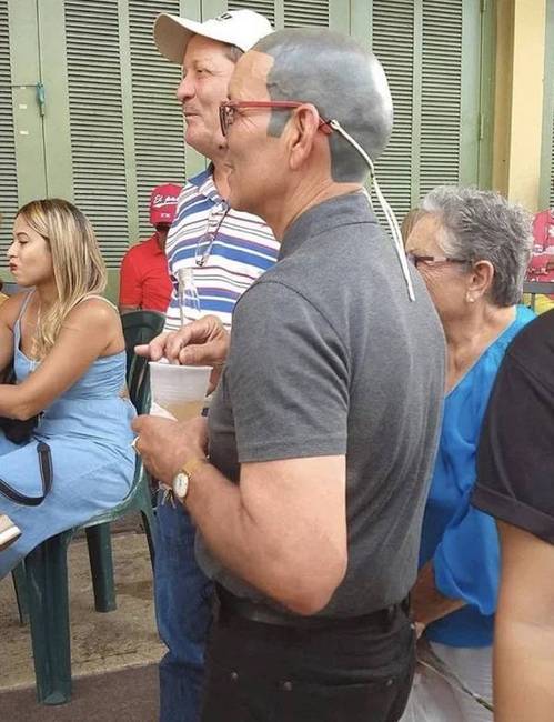 A kis naiv azt hitte, hogy senki nem veszi majd észre.