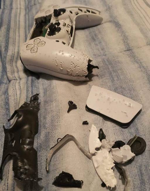 „Egy évig spóroltam, hogy vehessek egy PlayStation 5-öt, és úgy tűnik, hogy hozzám hasonlóan a kutyám is nagyon várta már."