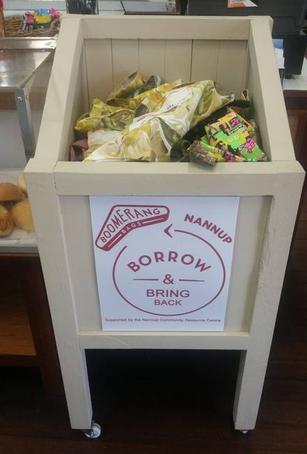 Szatyor nélkül jöttél a boltba? Ausztráliában kölcsönözhetsz is akár egy környezetbarát szatyrot, a lényeg, hogy a következő vásárlásodkor visszahozd.