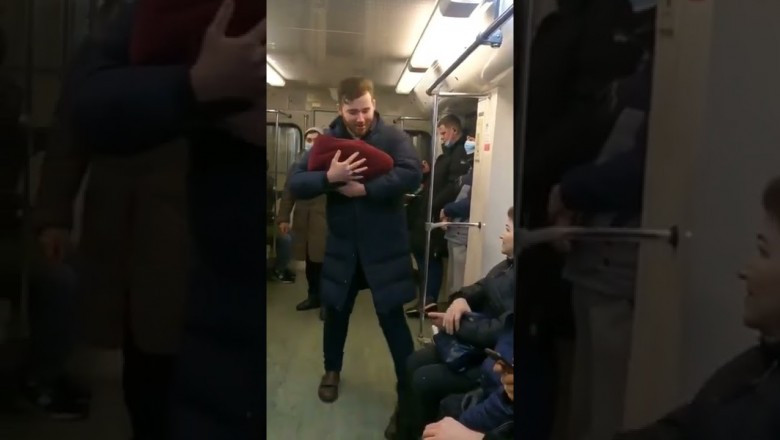 Hogyan lehet rávenni valakit, hogy adja át a helyét a tömegközlekedésen, ha férfi vagy