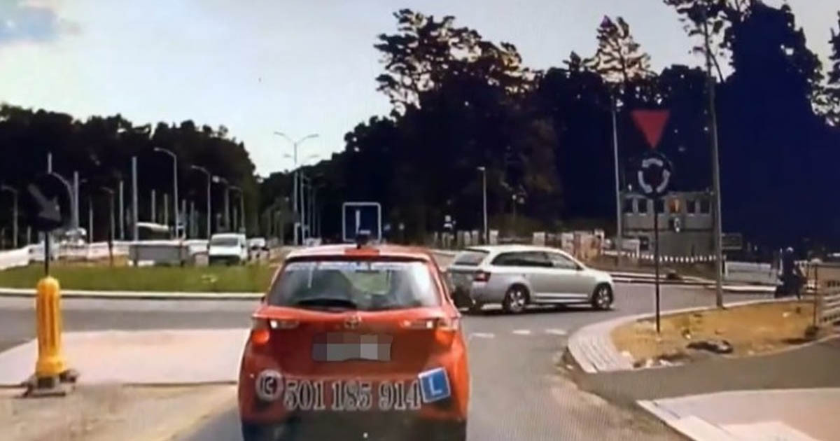 Amikor a navigáción nincs még frissítve az új körforgalom, és te vakon követed őt