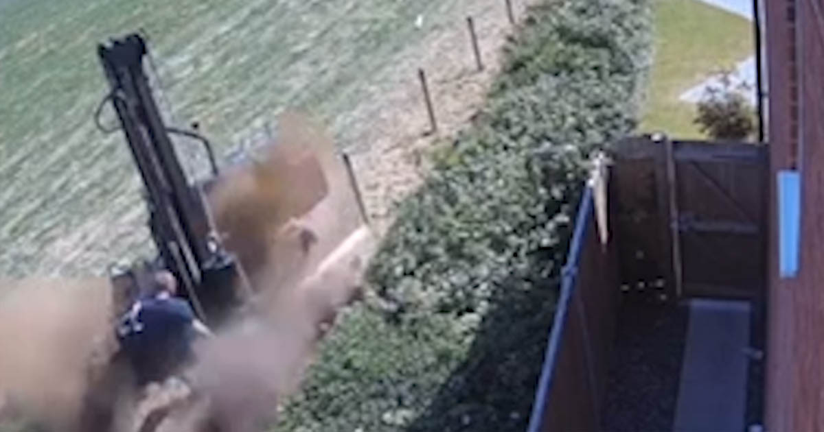 A kerítésépítő srác megtanulta, hogy miért érdemes konzultálni a közműcégekkel, mielőtt ásni kezd