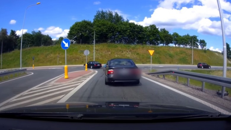 Amikor a BMW vezetés közben kezd szétesni