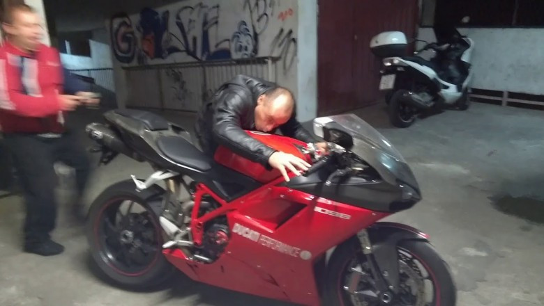 Amikor szerelés után átveszed a motorkerékpárod, de a szerelők kegyetlen tréfát űznek veled