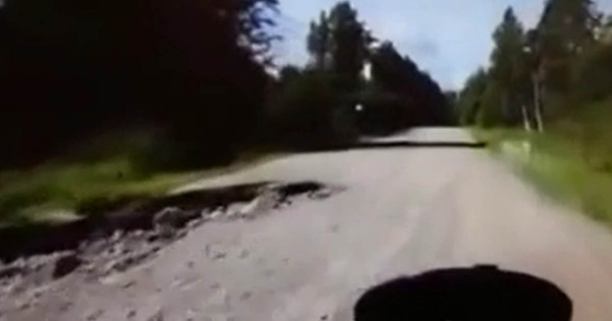 Sok mindenre számítasz, miközben egy békés vidéki úton haladsz, de erre nem