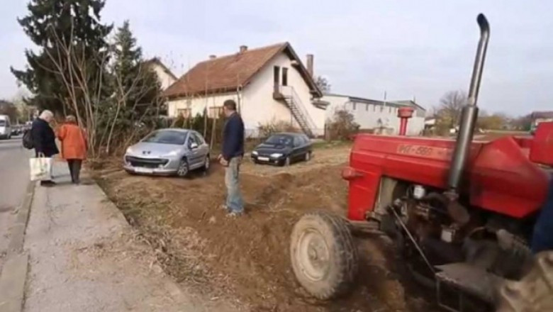 A horvát gazda kérte, hogy ne parkoljanak a földjén, de figyelmen kívül hagyták, és ez hiba volt
