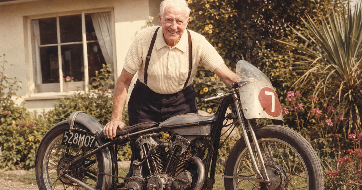 Hogyan öntötte Burt Munro az alkatrészeket a garázsában pontosabban, mint egy gyárban, és miért tűnik ez lehetetlennek