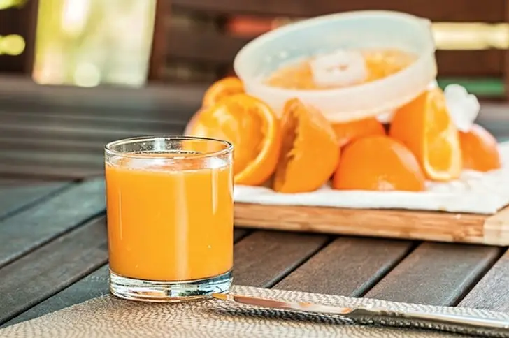 pohár narancslé
