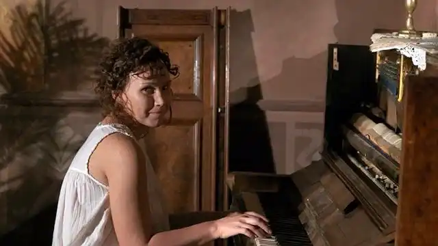 zongorás lány