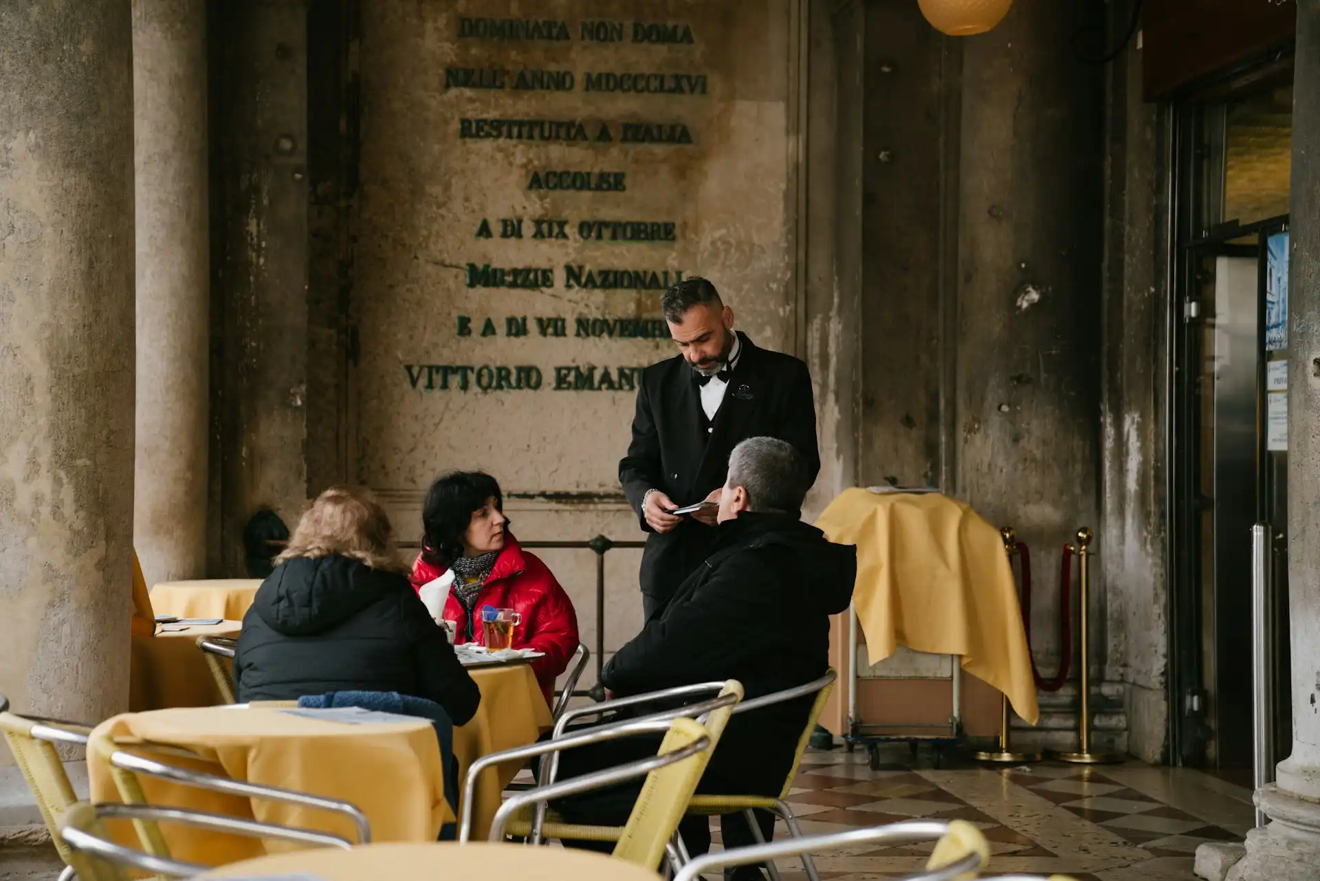 A svédasztalos éttermek 17 titka, avagy hogyan lehet profitot csinálni a korlátlanul fogyasztó vendégekből all you can eat, árképzés, élelmiszerbiztonság, ételpazarlás, étkezési szokások, étterem, éttermi marketing, éttermi titkok, fogyasztói viselkedés, korlátlan fogyasztás, profit, svédasztal, trükkök, vendéglátás