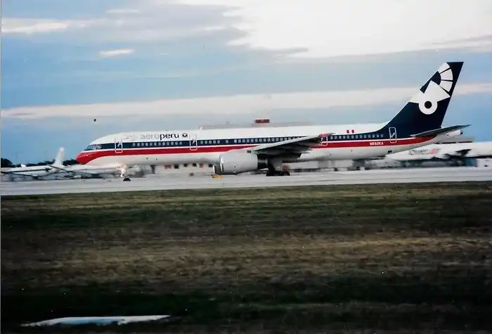 A repülőgép-katasztrófa, amit egy apró szigetelőszalag fecni okozott Aeroperú, baleset, Boeing 757, Chile, emberi hiba, földközelség figyelmeztető rendszer, GPWS, irányítótorony, karbantartás, kártérítés, katasztrófa, kommunikációs hiba, légi közlekedés, légikatasztrófa, Lima, műszerhiba, Peru, pilótahiba, repülésbiztonság, repülőgép, Santiago, szigetelőszalag, vizsgálat