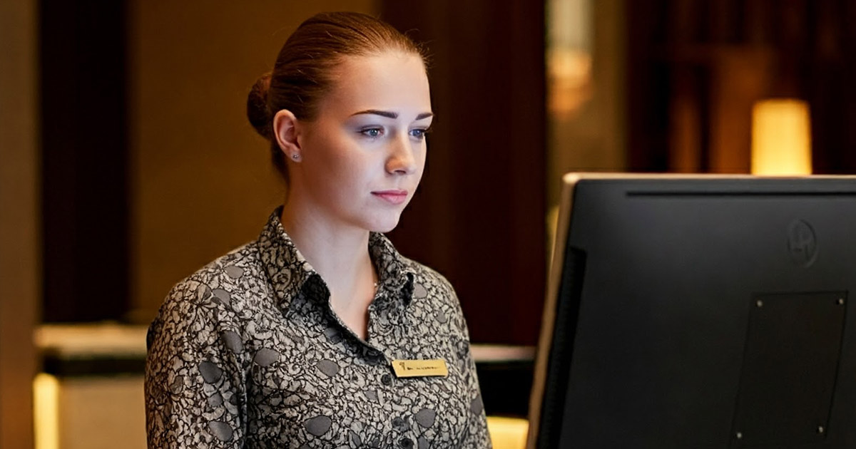 A vendégek 12 szokása, amitől a hotel- és szállodaszemélyzetnek tikkelni kezd a szeme élménybeszámoló, hotel, humor, nyaralás, szállás, szálloda, szállodai etikett, szórakoztató, turizmus, utazás, utazási tippek, utazók, vendég, vendégek, vicces