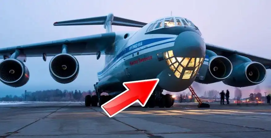 Miért van az IL-76 pilótafülkéje alatt üvegkalitka, és mit lehet onnan látni? humanitárius misszió, Il-76, katonai szállító repülőgép, mentés, navigátor, pilótafülke, raktér, repülőgép, szovjetunió, tűzoltás