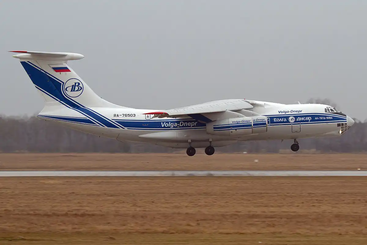 Miért van az IL-76 pilótafülkéje alatt üvegkalitka, és mit lehet onnan látni? humanitárius misszió, Il-76, katonai szállító repülőgép, mentés, navigátor, pilótafülke, raktér, repülőgép, szovjetunió, tűzoltás