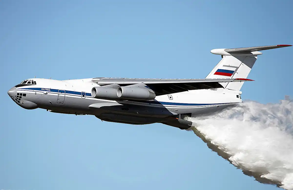 Miért van az IL-76 pilótafülkéje alatt üvegkalitka, és mit lehet onnan látni? humanitárius misszió, Il-76, katonai szállító repülőgép, mentés, navigátor, pilótafülke, raktér, repülőgép, szovjetunió, tűzoltás