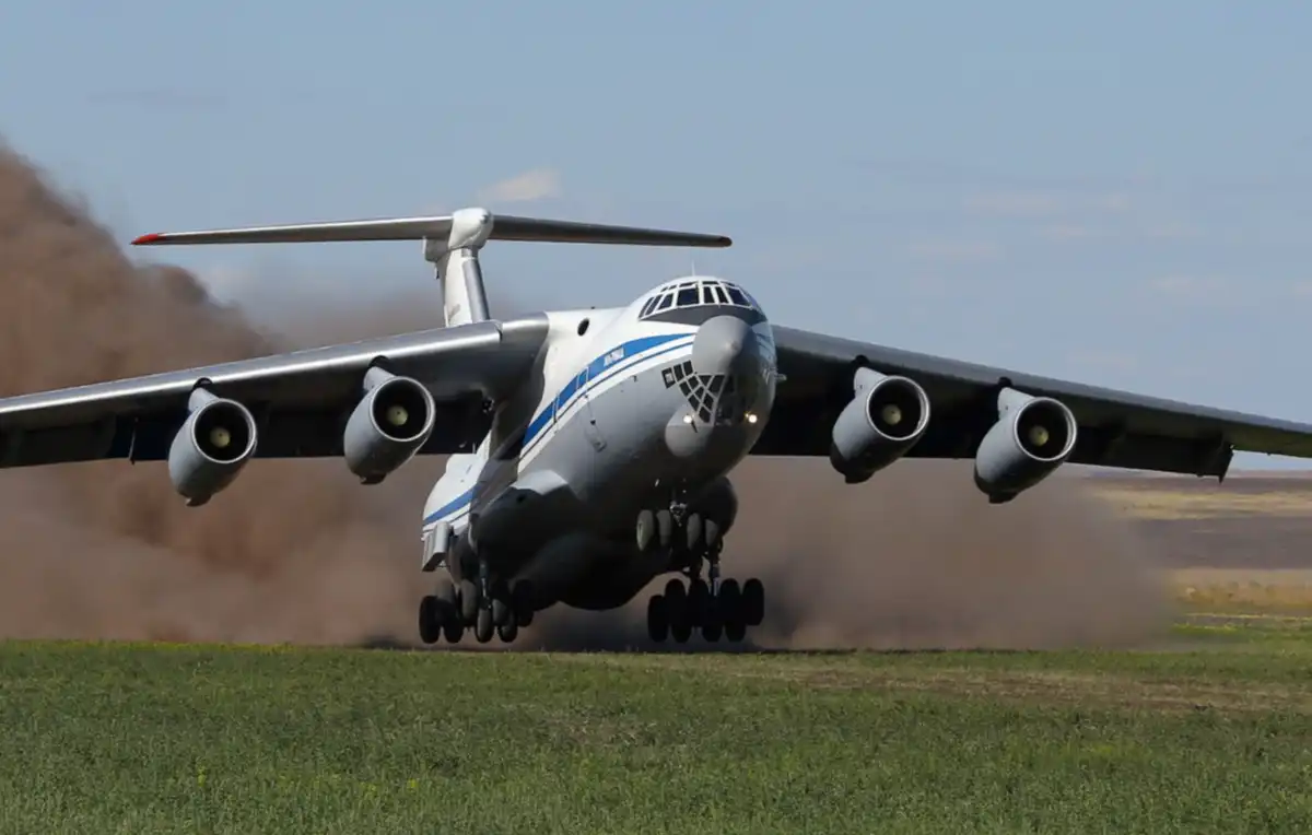 Miért van az IL-76 pilótafülkéje alatt üvegkalitka, és mit lehet onnan látni? humanitárius misszió, Il-76, katonai szállító repülőgép, mentés, navigátor, pilótafülke, raktér, repülőgép, szovjetunió, tűzoltás
