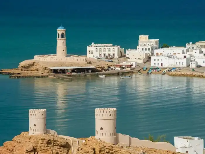 Egy ország, ahol nincsenek munkanélküliek vagy szegények, és a benzin olcsóbb, mint a víz arab országok, biztonságos ország, gazdasági fejlődés, ingyenes egészségügy, ingyenes oktatás, közel-kelet, luxus utazás, Omán, Ománi Szultanátus, Szultán Kábúsz