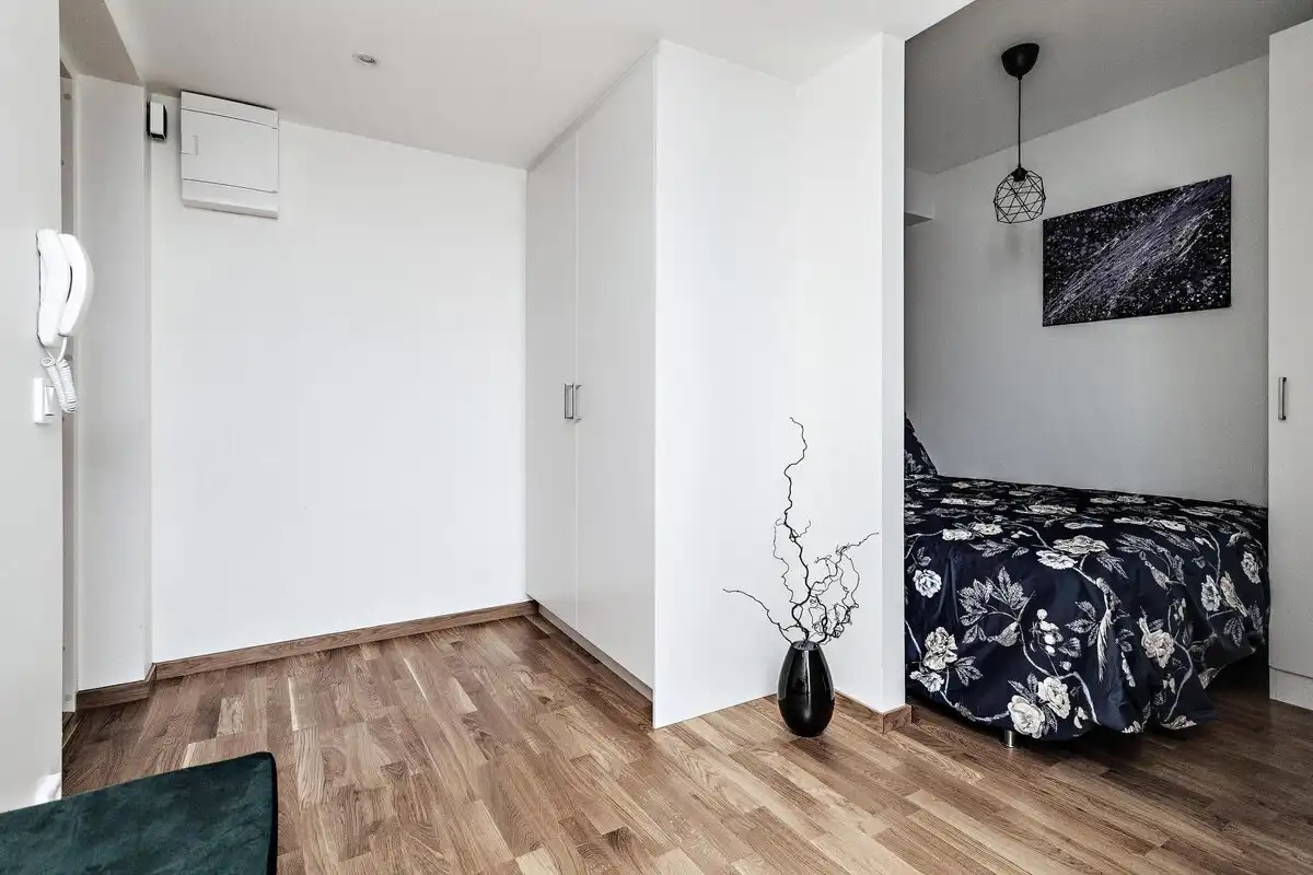 Nem tudnék ilyen körülmények között élni: a svéd lakások 4 kellemetlen részlete, ami értetlenséget és csalódást okoz életszínvonal, függöny hiánya, galéria, IKEA, közös mosókonyha, lakberendezés, minimalizmus, svéd lakások, Svédország, zuhanyzó
