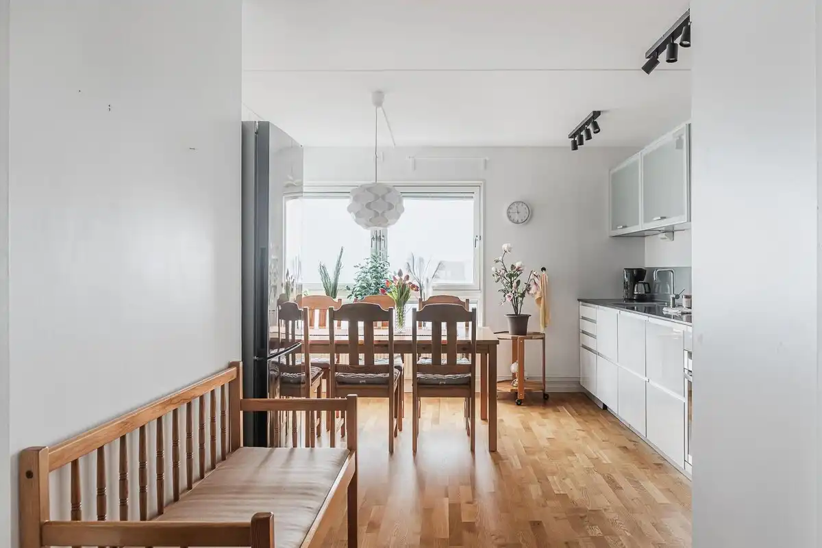 Nem tudnék ilyen körülmények között élni: a svéd lakások 4 kellemetlen részlete, ami értetlenséget és csalódást okoz életszínvonal, függöny hiánya, galéria, IKEA, közös mosókonyha, lakberendezés, minimalizmus, svéd lakások, Svédország, zuhanyzó